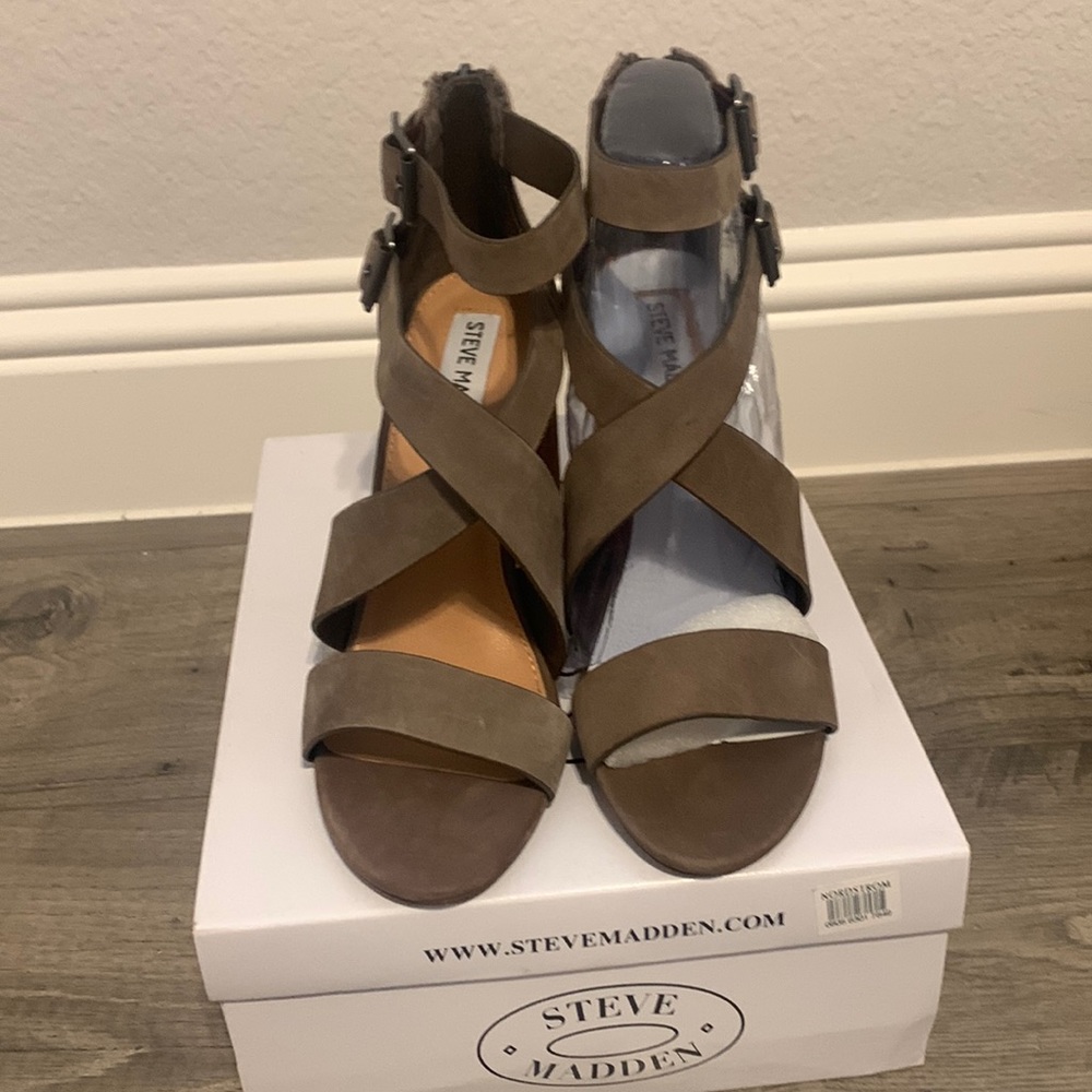 Steve Madden Sundance Sandal. Size 8. Brand New!